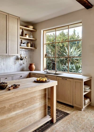деревянное окно на кухню