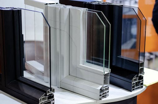 Модели окон вырезаны для обозначения размещения одного или двух стекол для энергоэффективности.