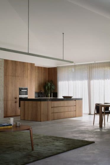 Дизайн деревянной кухонной мебели