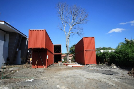 Процесс строительства дома из контейнеров