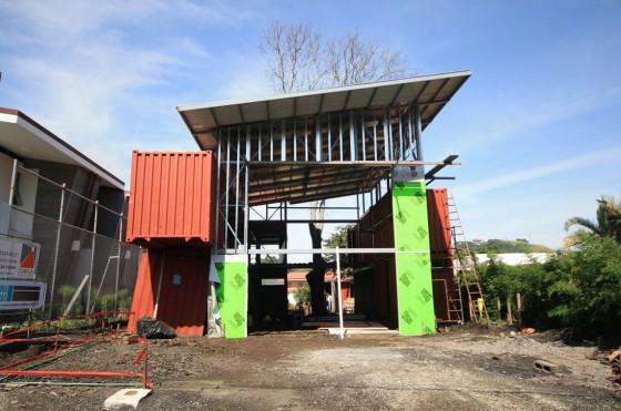 Строительство дома из переработанных контейнеров