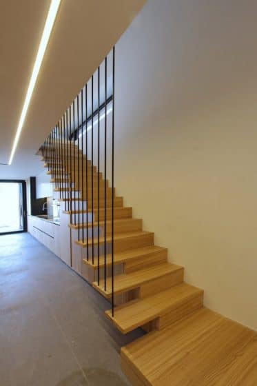 Современный дизайн деревянной лестницы
