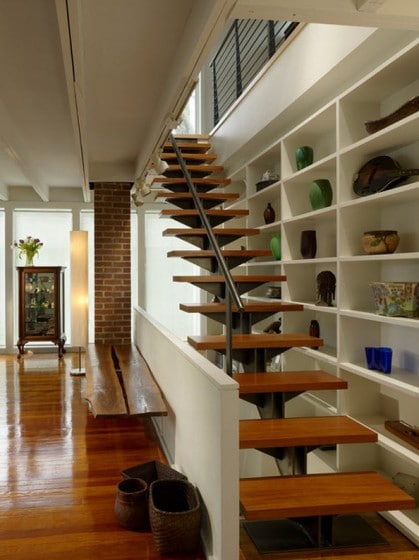 Небольшие лестницы с деревянными ступенями и стальным каркасом