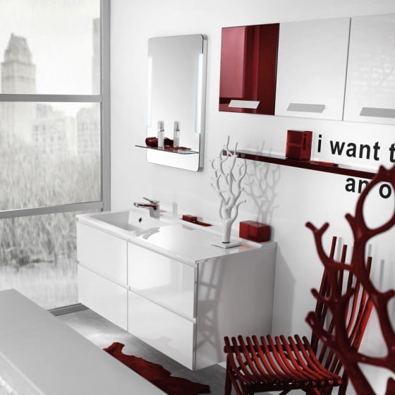 Красно-белое оформление интерьера ванной комнаты