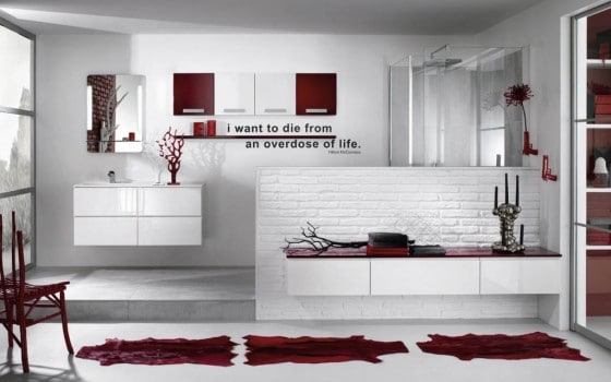 красно-белый дизайн ванной комнаты