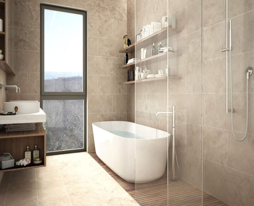Современная ванная комната с плавающими полками, панорамным окном и полом из травертиновой плитки