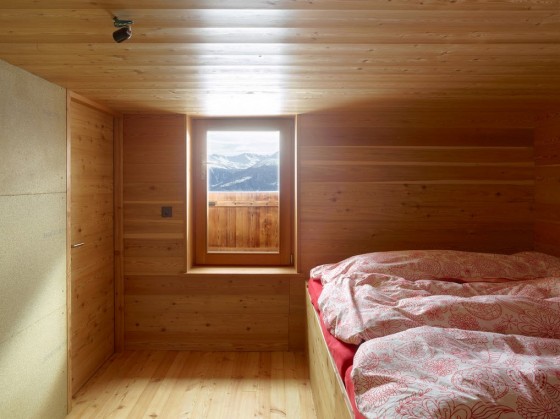 Дизайн спальни в деревянном домике
