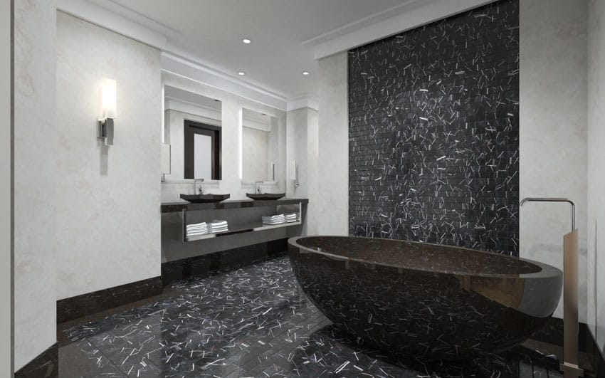 Минималистская ванная комната с акцентной стеной, черной столешницей, ванной, полом, зеркалом и раковиной