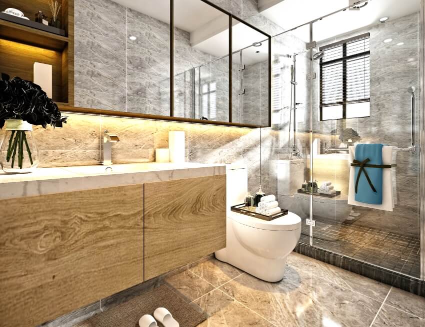 Ванная комната со стеклянной душевой кабиной, кафельными стенами и полом и деревянным туалетным столиком.