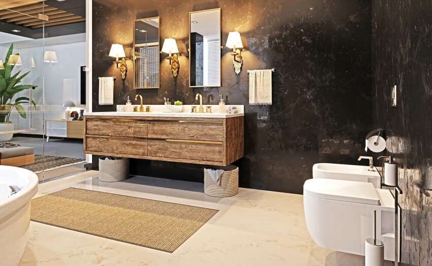 Двойной деревянный умывальник с двумя зеркалами и бра на черной мраморной стене в ванной комнате