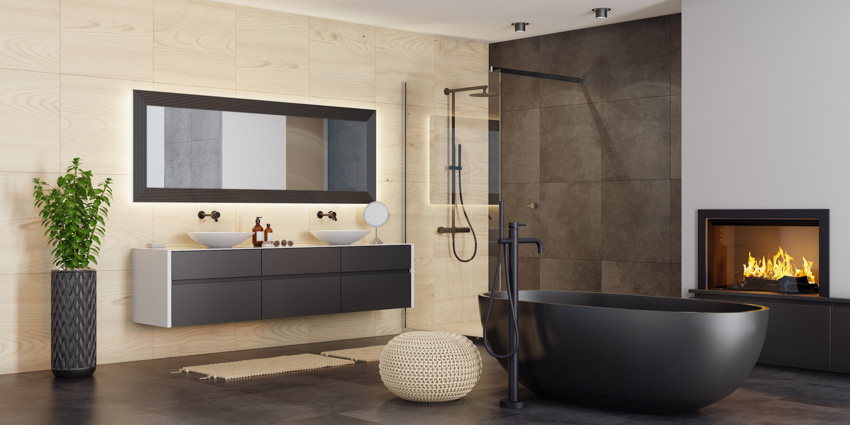 Просторная ванная комната открытой планировки, матовая черная ванна, зеркало, камин, акцент на стене, душ