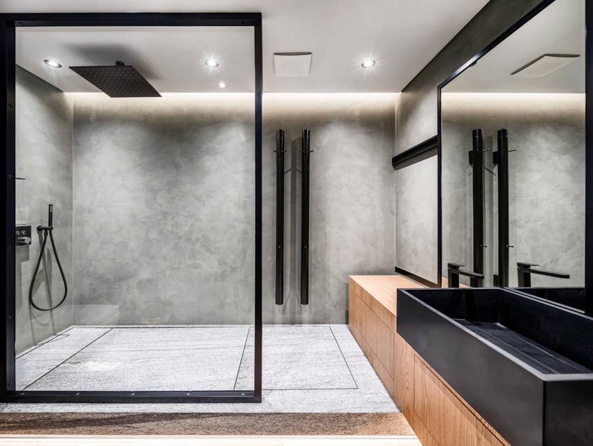 Современная ванная комната с душевой кабиной из серого искусственного мрамора