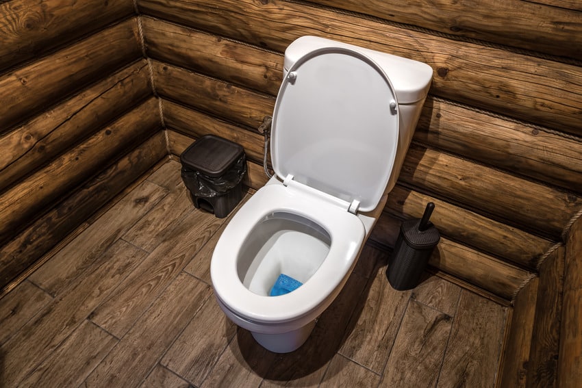 Современный роскошный деревянный интерьер ванной комнаты