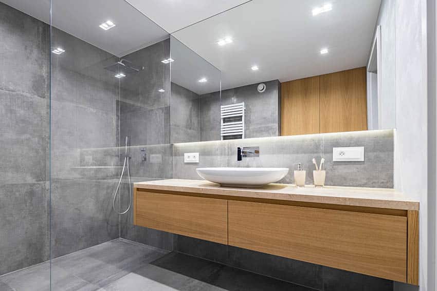 Современные бетонные полы для душа в ванной комнате