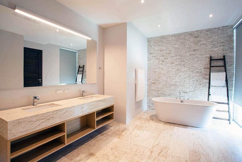 Современная ванная комната с виниловым покрытием под камень