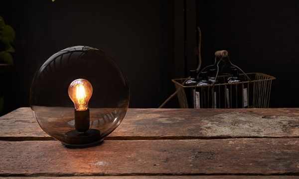 Путешествие во Времени: Как Винтажные Настольные Светильники Освещают Наши Истории